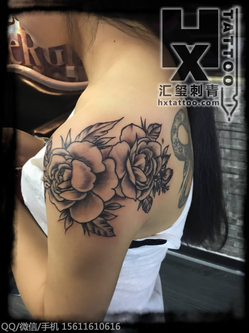 牡丹花纹身肩膀纹身hxtattoo